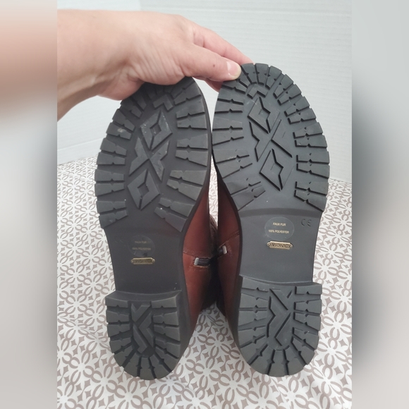 Vionic Boots Size 8.5 . - Picture 13 of 16